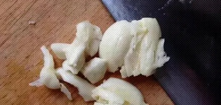为什么拍的大蒜会比切出来的大蒜更香?