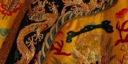 皇帝穿的龙袍从来不水洗，脏了怎么办？