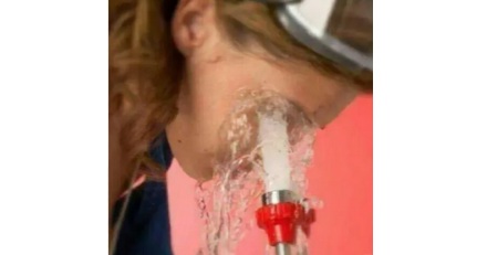 为什么实验室里会装着淋浴器，有人在实验室冲澡吗？