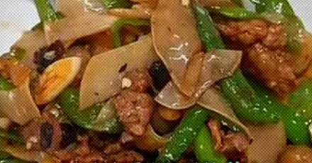 饭店的辣椒炒肉里,为什么定要放白木耳?