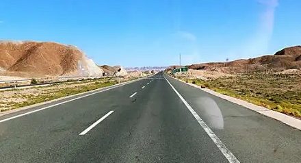 为什么高速公路要故意设置很多弯道？