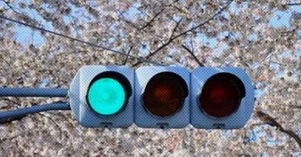 为什么日本的绿灯叫「蓝灯」？