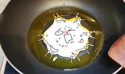 平底锅明明是平的,为什么油还是铺不平?
